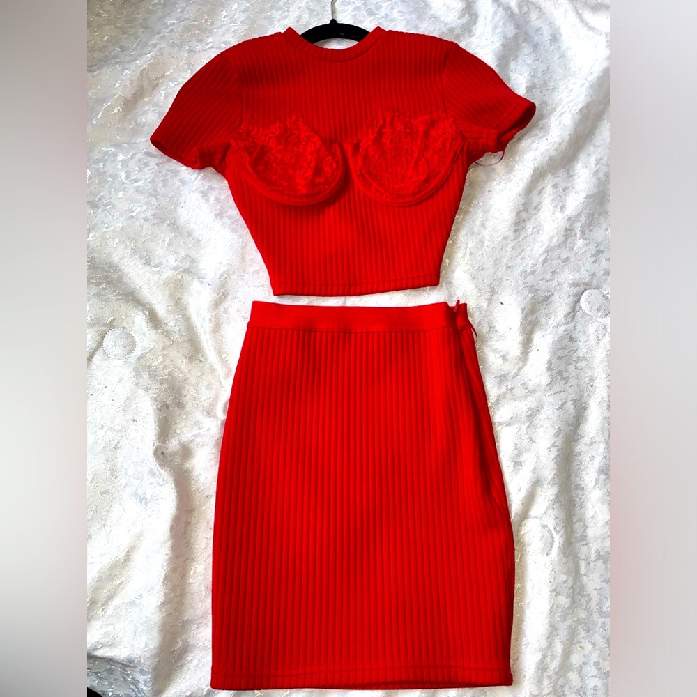 Brand New Fashion Nova Classy And Sassy Skirt Set - Red & Lace
Size: XS